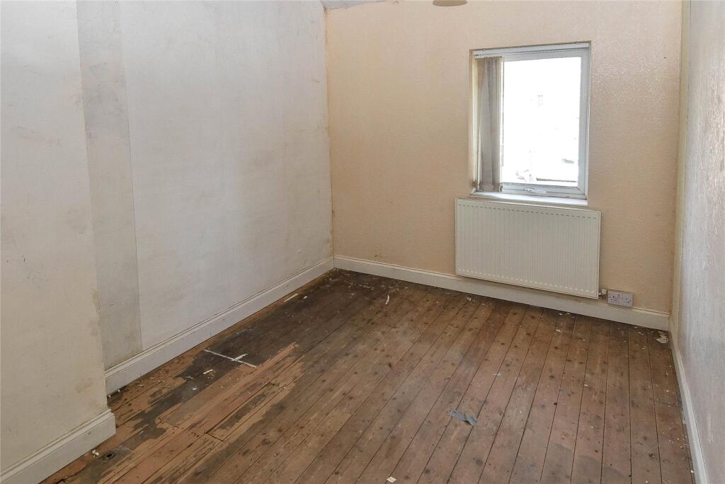 House in Birmingham, West Midlands - More