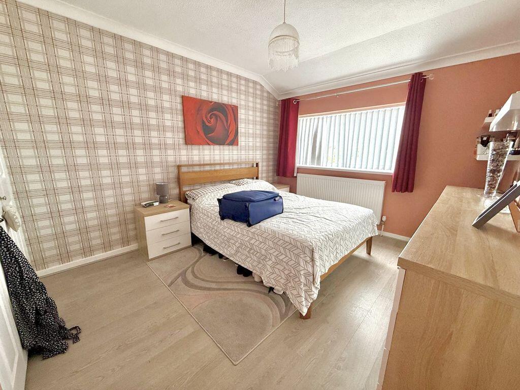 House in Dunstable, Central Bedfordshire - More