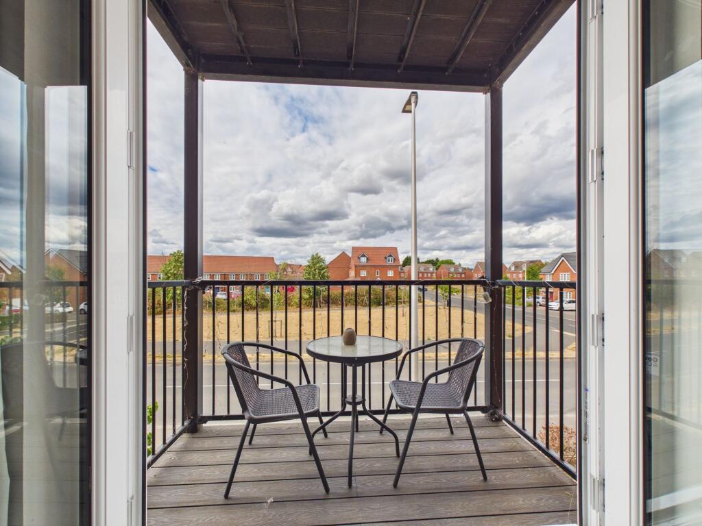 Apartment in Shinfield, Ryeish Green - View 3