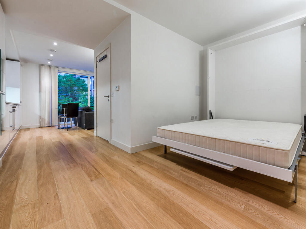 Apartment in Southall - View 4