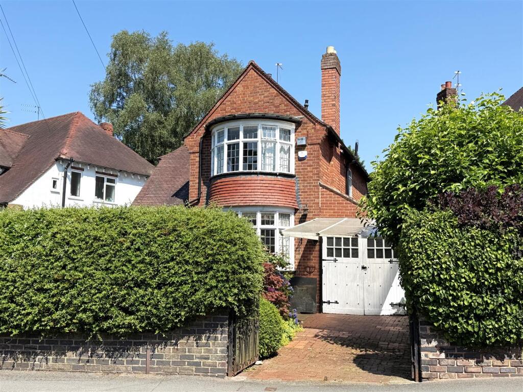 3-bed semi-detached on Newbridge Crescent, Wolverhampton, £300,000