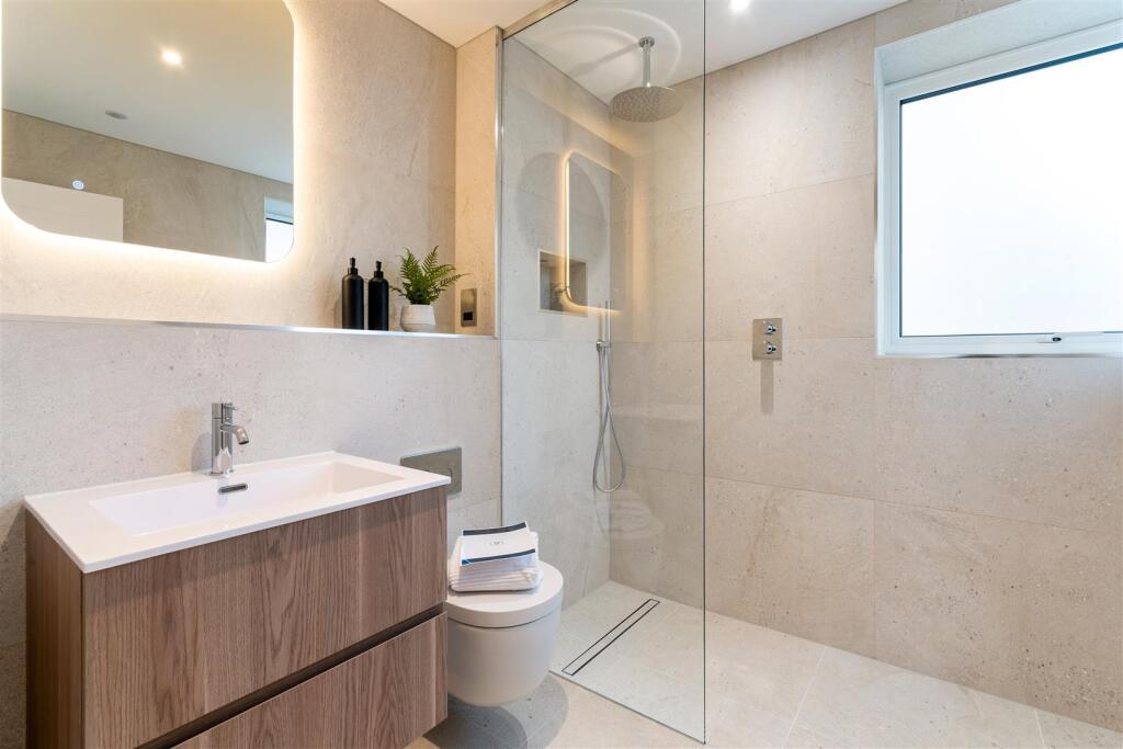 Additional image 35 of Sandbanks Road, Lilliput