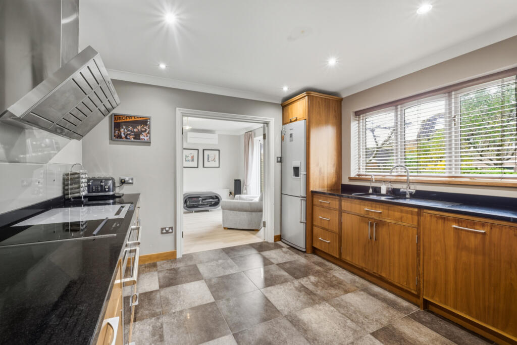 House in East Hertfordshire, Bishop's Gate, Bishop's Stortford - More