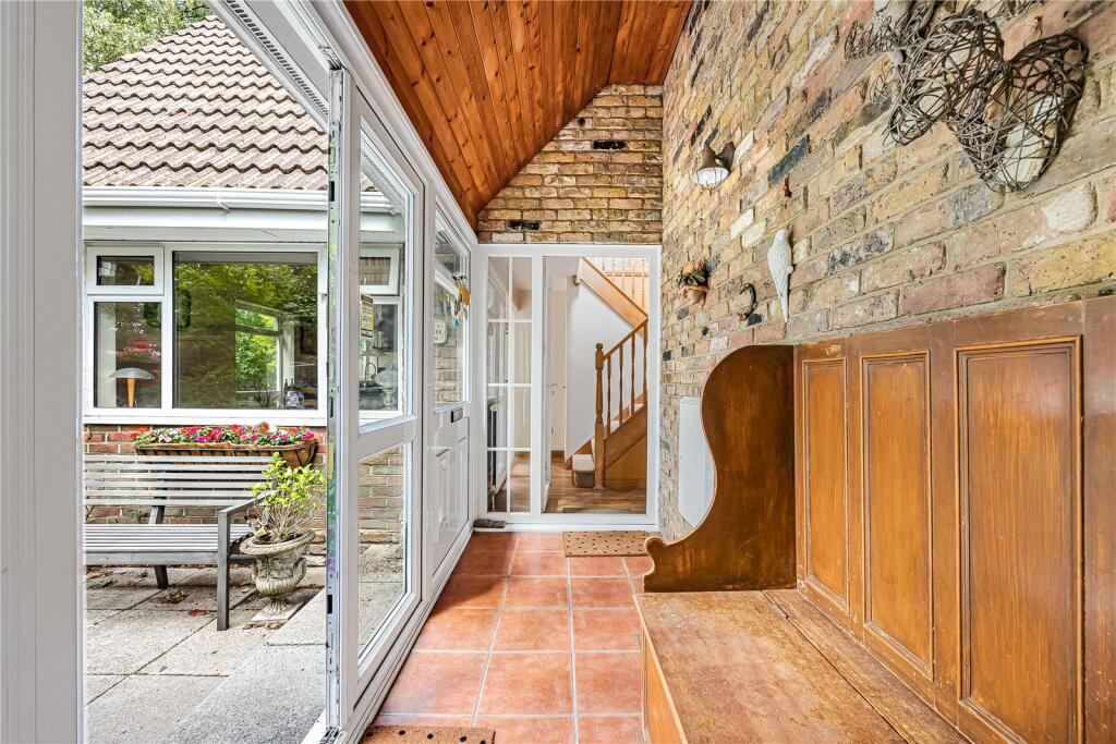 Pinewood Avenue, Crowthorne, Berkshire, RG45 - View 6