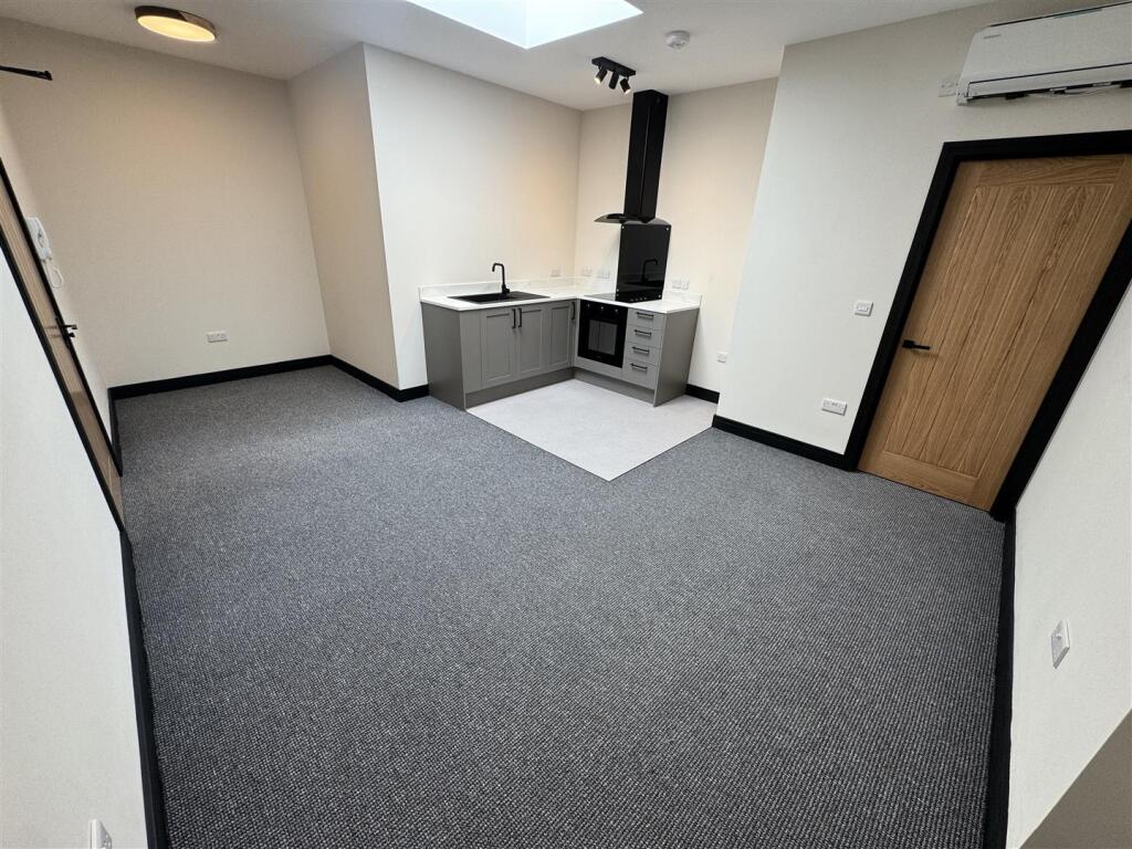 Main image of property: 4 Cornhill Lane, Boston