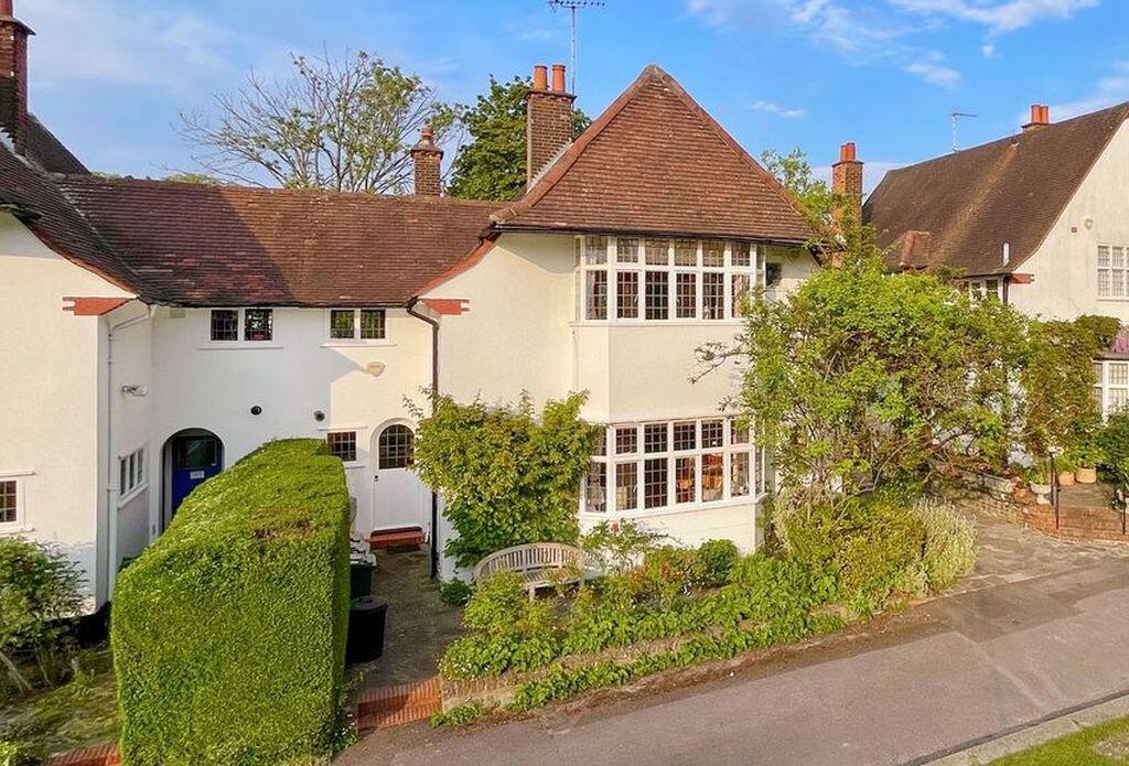 Main image of property: Temple Fortune Lane, Hampstead Garden Suburb, NW11