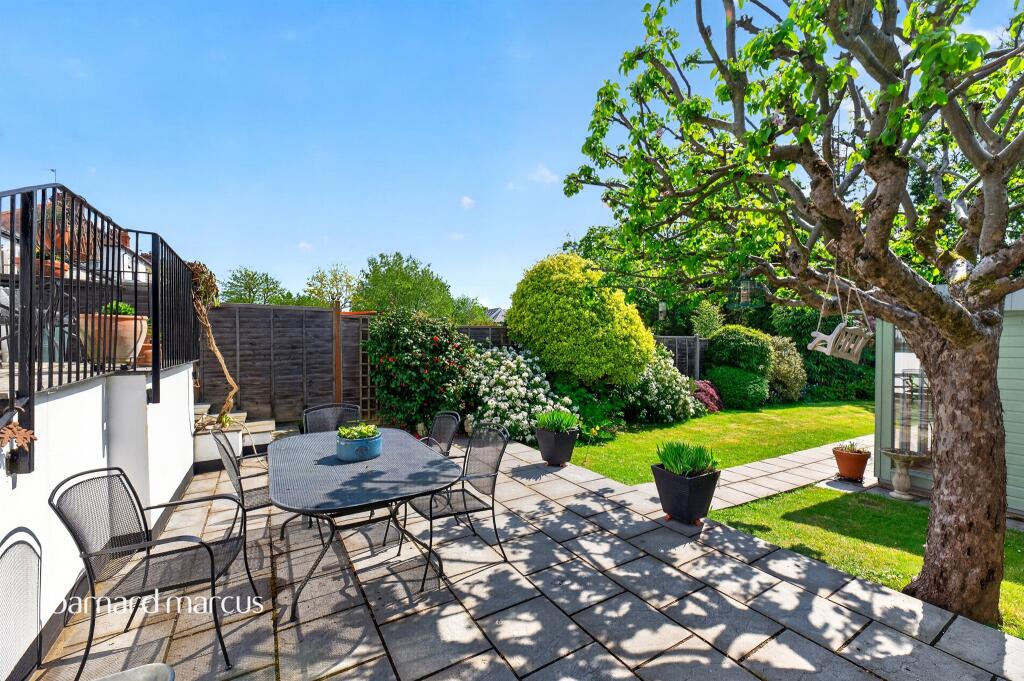House in Worcester Park - View 4
