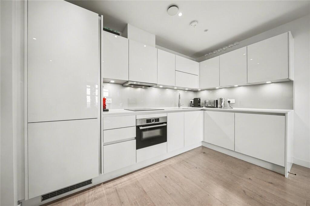 Apartment in London - More