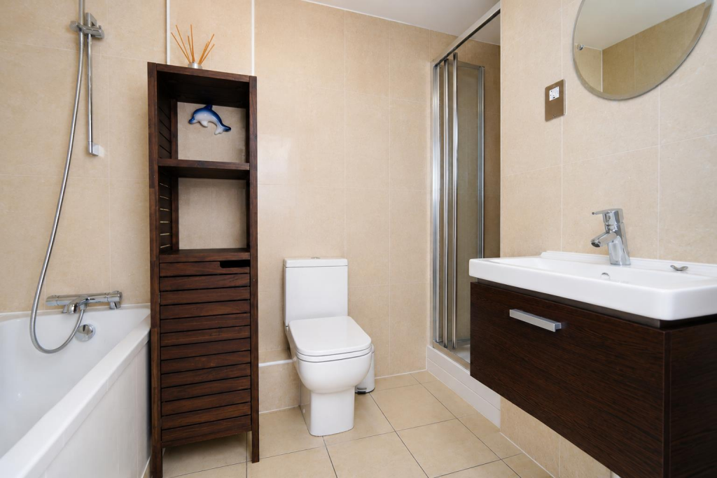 Apartment in Southend-on-Sea - More