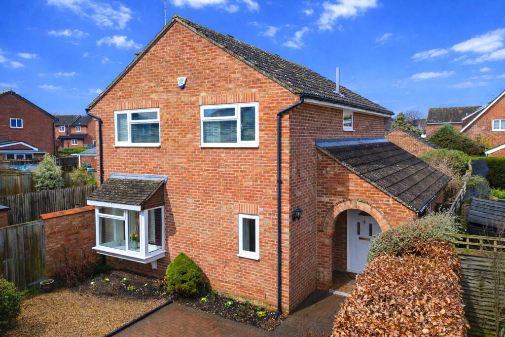 Main image of property: Apple Close, Tilehurst, Reading, Berkshire, RG31