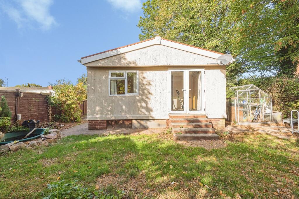 2-bed detached on Hyde Lane Park, Bathpool, Taunton, £160,000