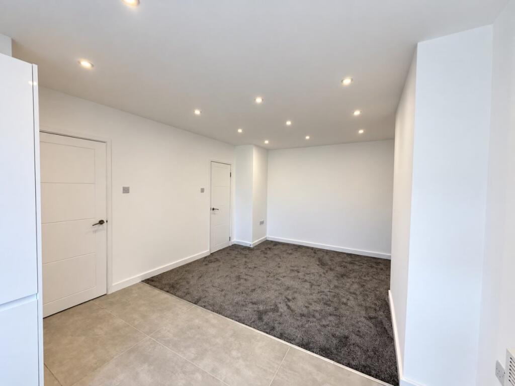 Apartment in Hemel Hempstead - View 2