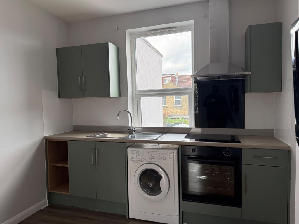 Apartment in London - View 5