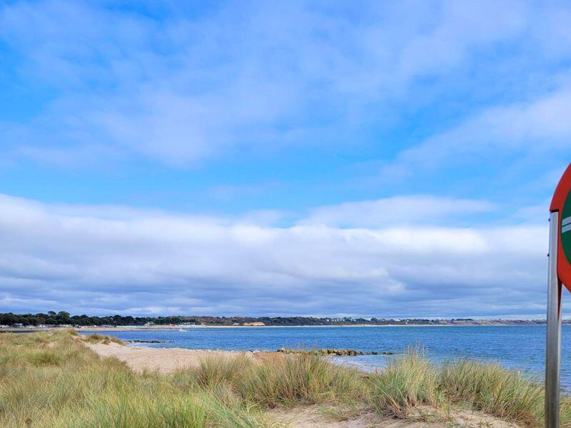 Mudeford Sand Spit. Hut 149 photo 4