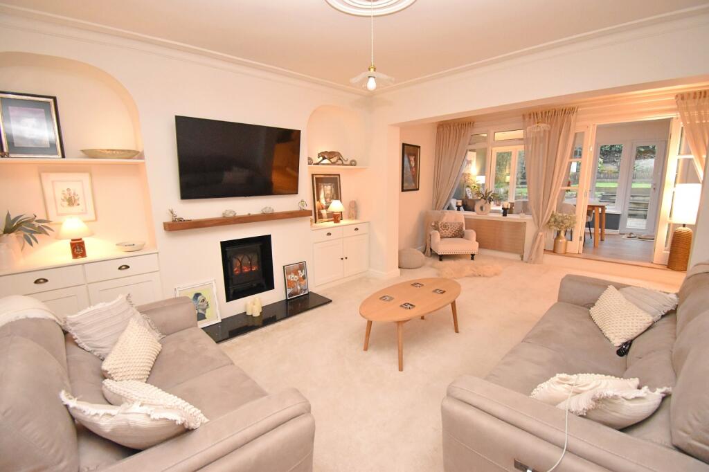 House in Woodford Green, Hale End - View 2