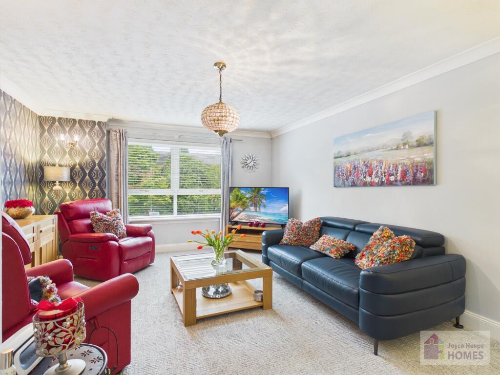 Apartment in East Kilbride, Whitemoss, The Village - View 3