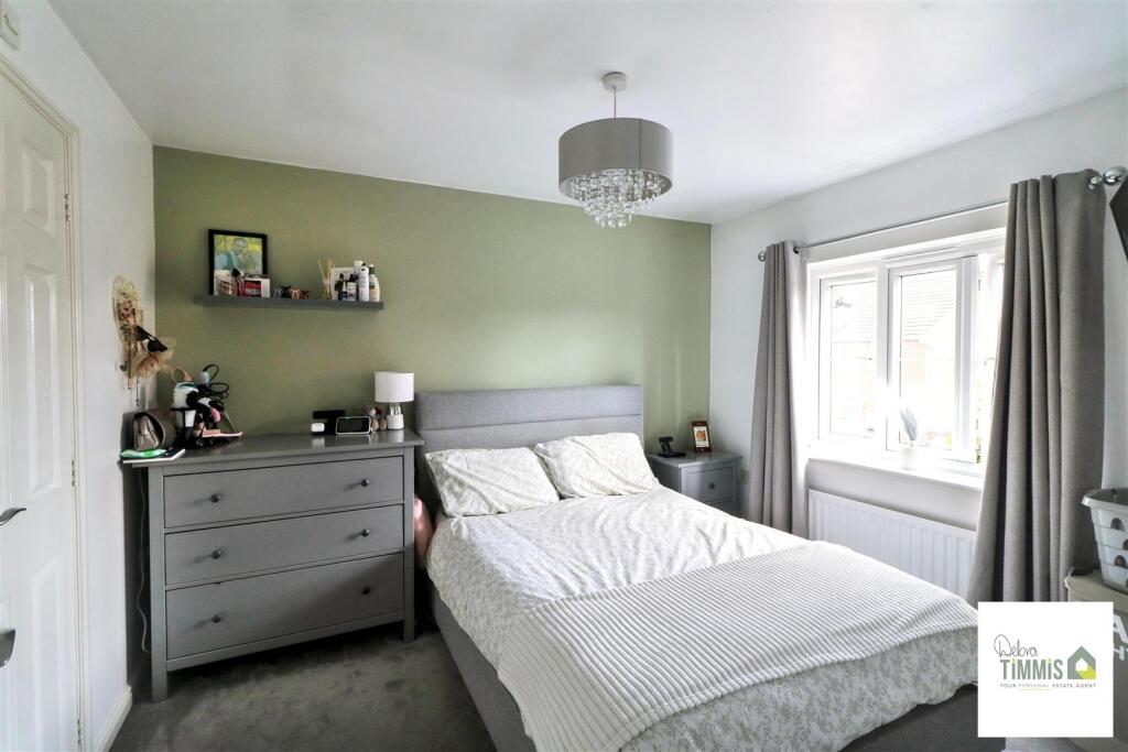House in Stoke-on-Trent - More