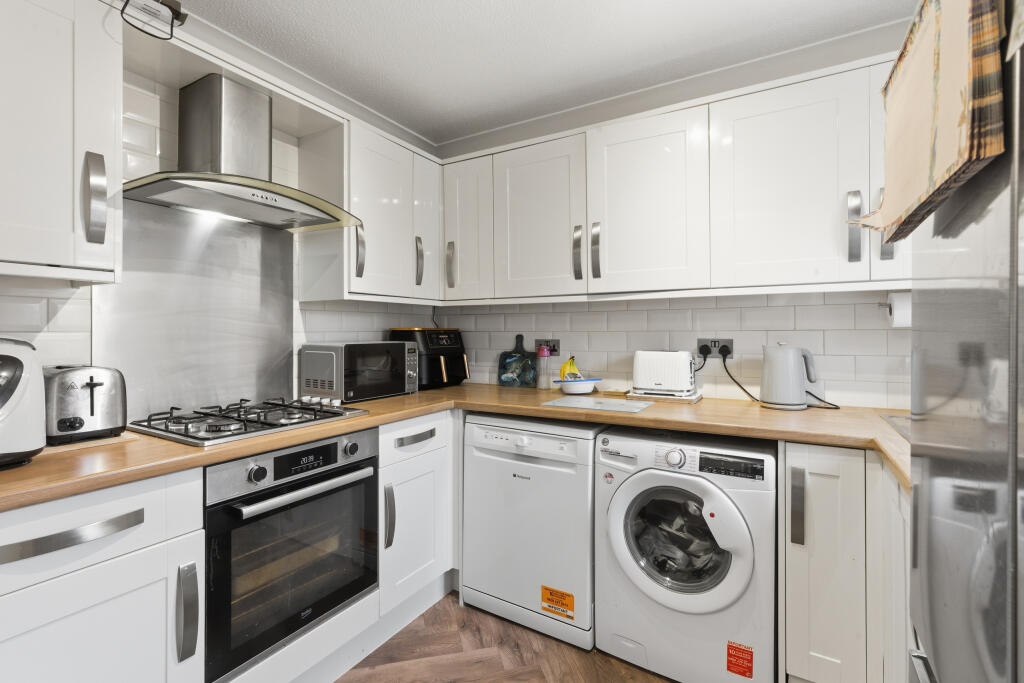 Falmouth Avenue, Normanton, WF6 2 photo 3