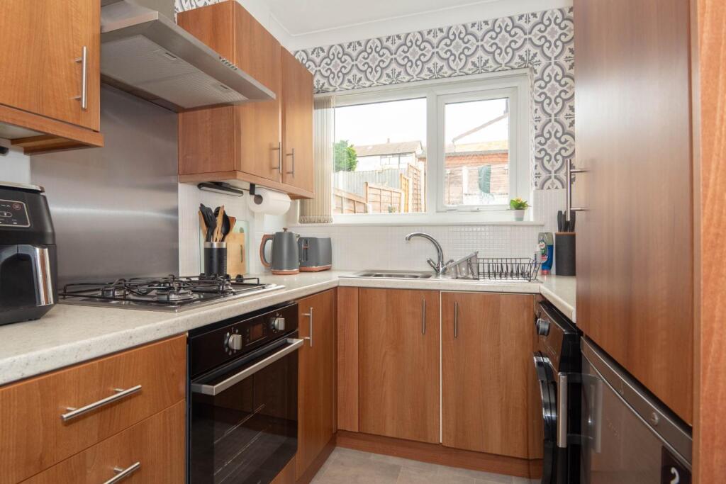 Somerdale Close, Bramley, LS13 4RZ photo 4