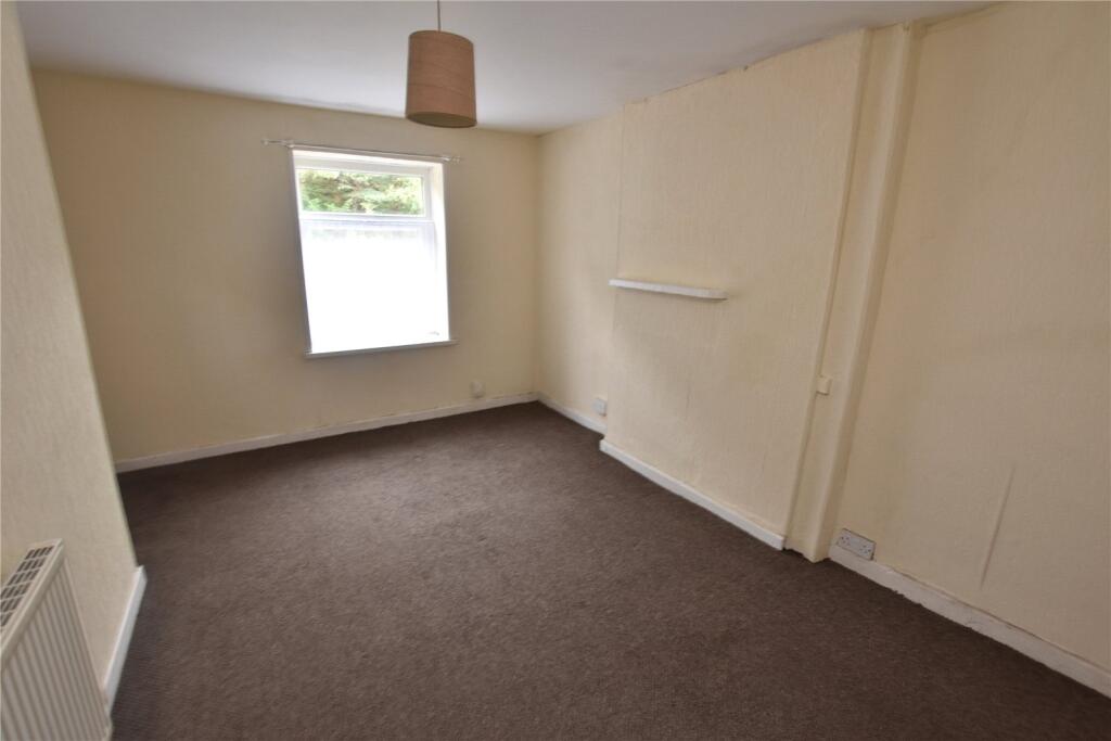 House in Bradford, West Yorkshire - View 4