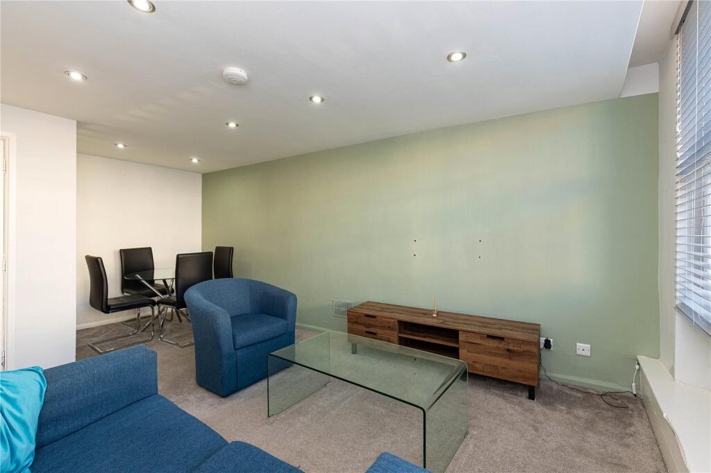Apartment in Stoke-on-Trent - View 4