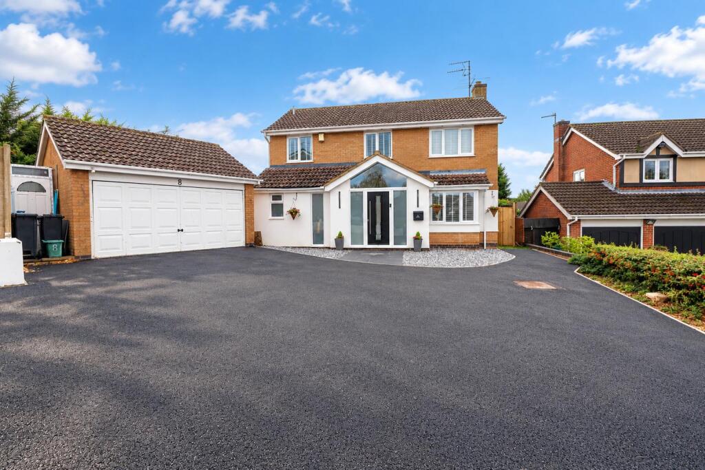 4-bed detached on Barrington Road, Rushden Northamptonshire NN10, £450,000