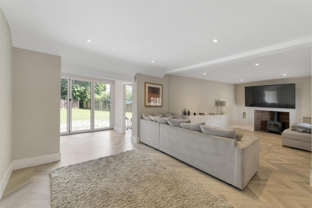 House in Tonbridge and Malling, Leybourne - View 2