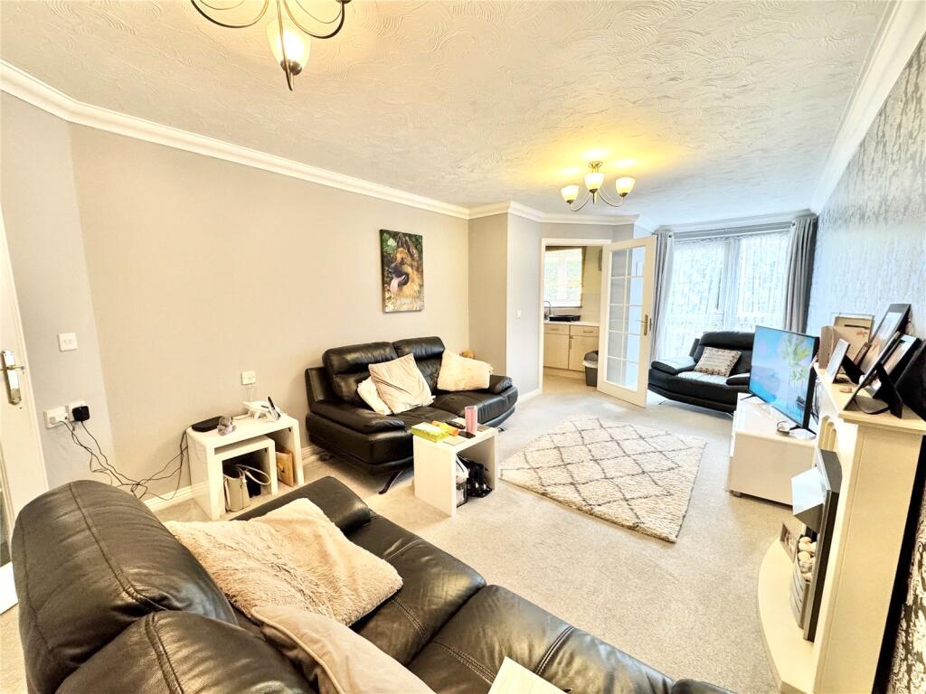 Victoria Road, Farnborough, Hampshire, GU14 photo 2