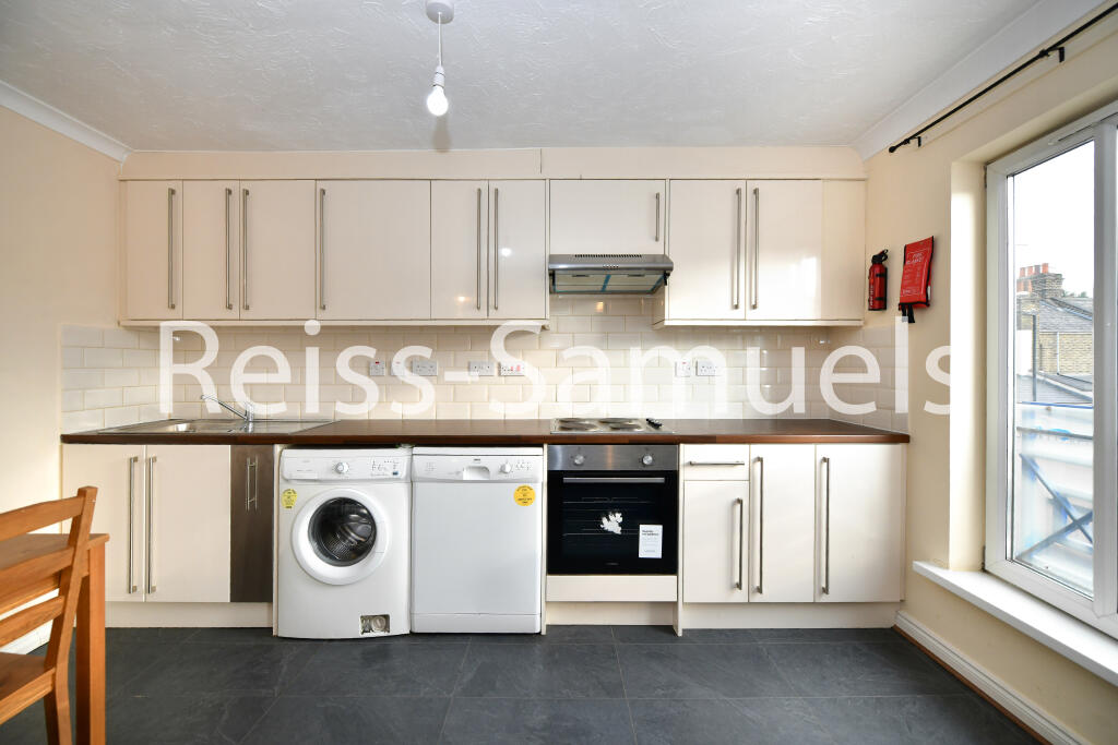 5 bedroom terraced house for rent