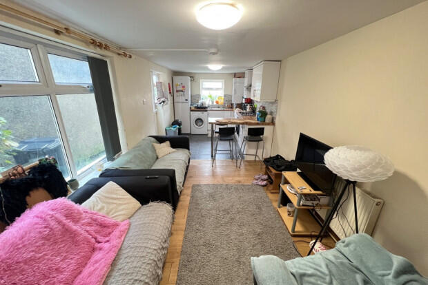 House in Cardiff, Cathays - More