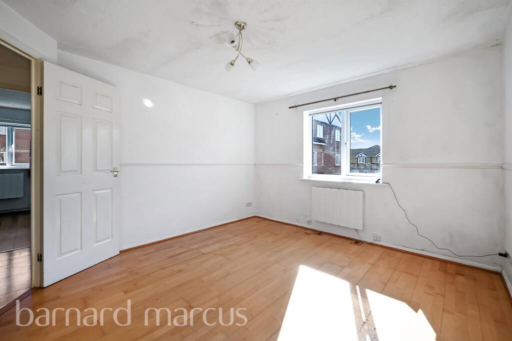 Apartment in Sutton - View 5
