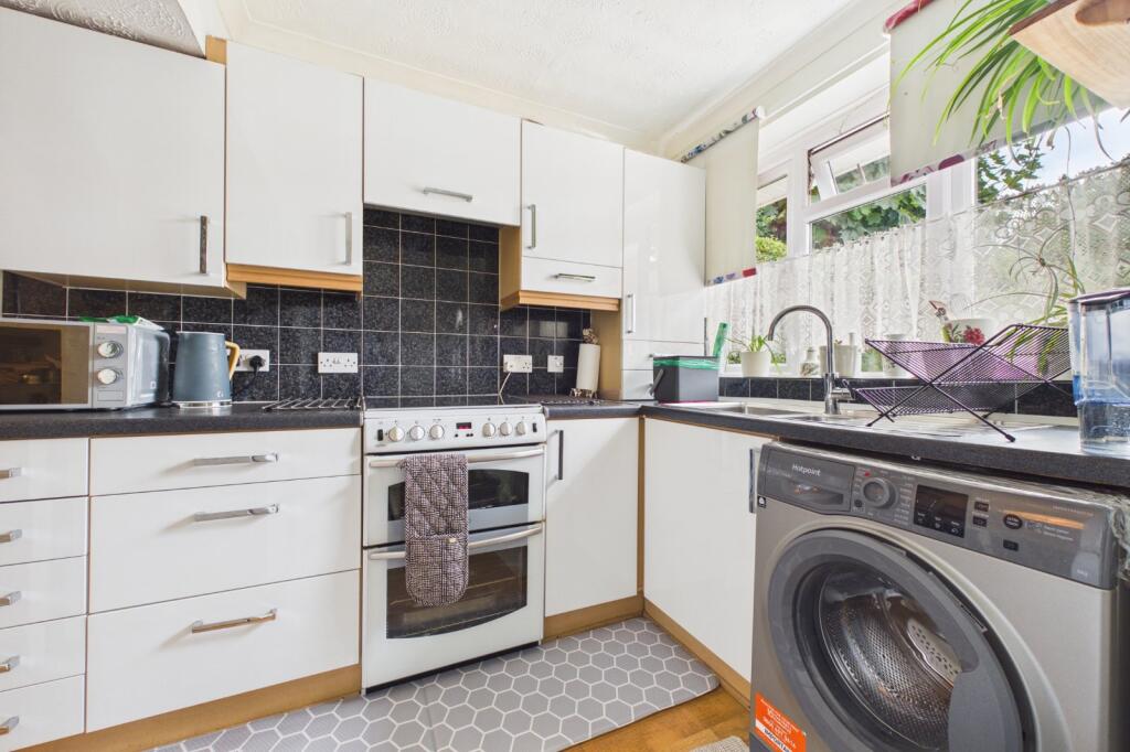 House in Winnersh, Sindlesham - More