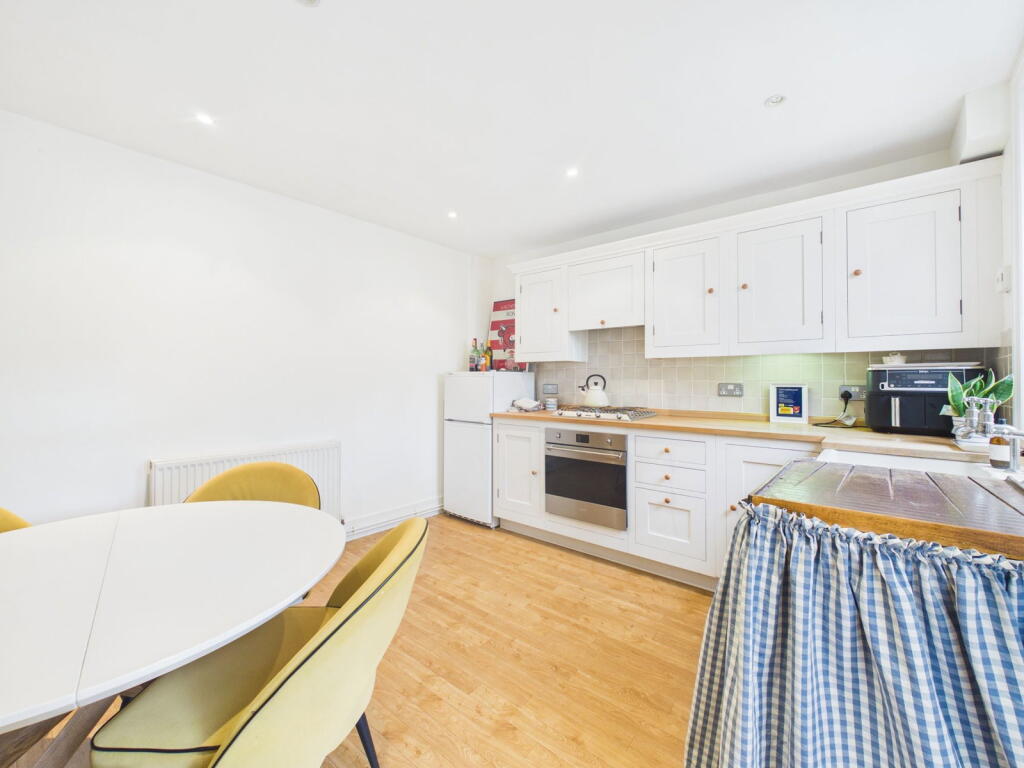 House in Redhill - View 4