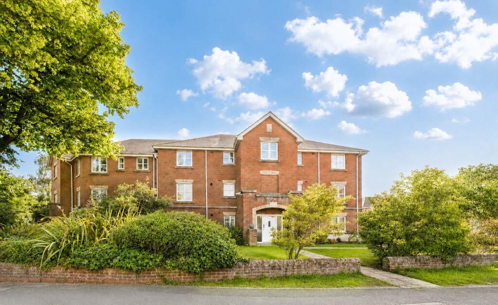Main image of property: Hillcroft Close, Lymington, SO41