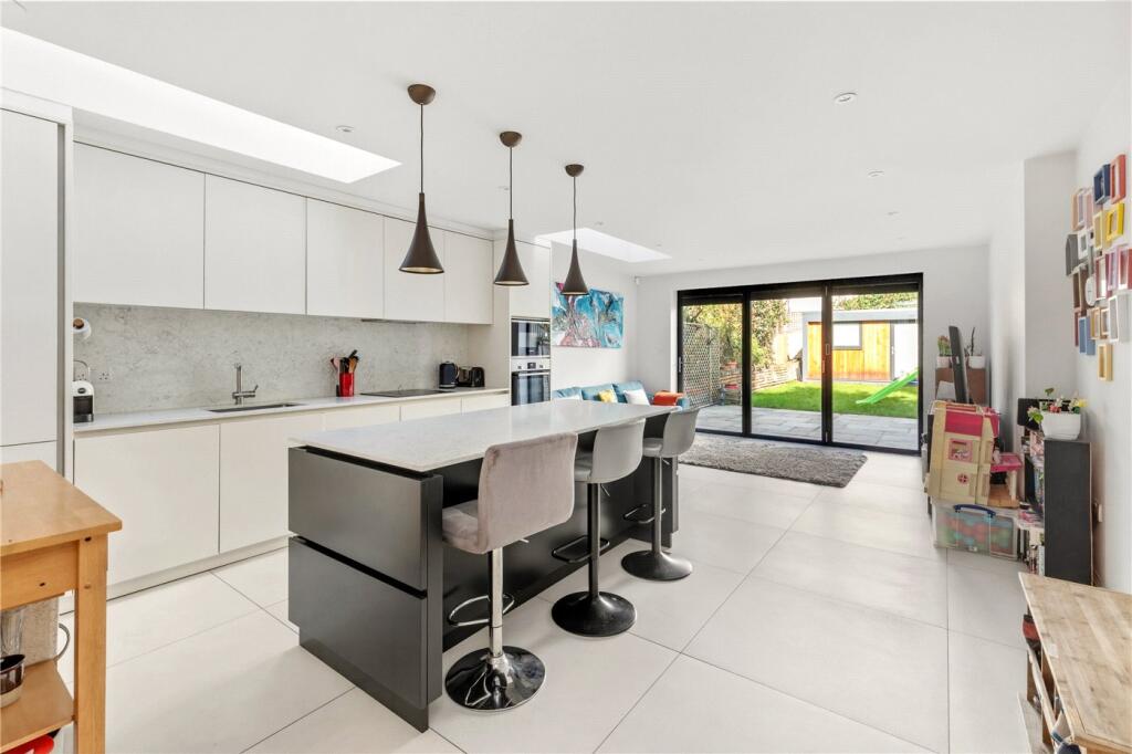 House in London - View 2