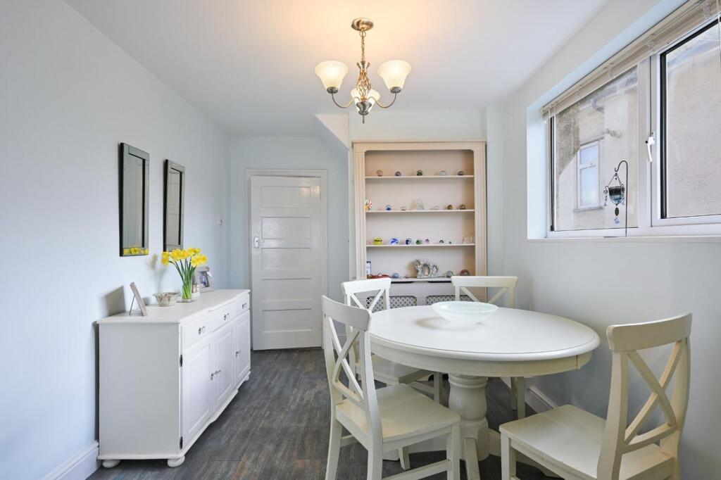 House in Reigate and Banstead, Tadworth - More