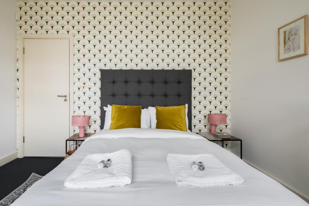 Main image of property: Second Floor Flat, 146 Lexham Gardens, London, W8 6JE
