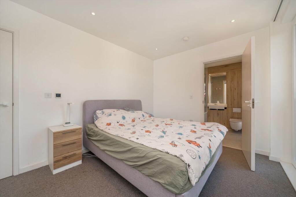 Apartment in London, St. George in the East, Stepney - More