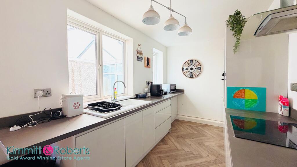 Seaton Crescent, Seaham, Durham, SR7 0JW photo 4