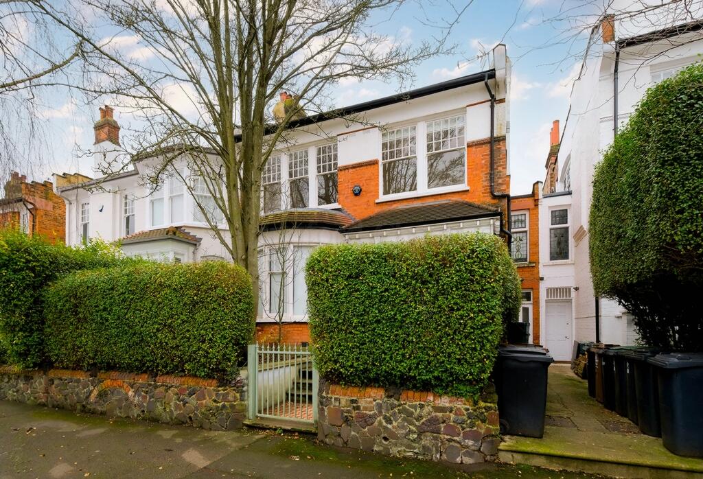 House in London, Muswell Hill - More