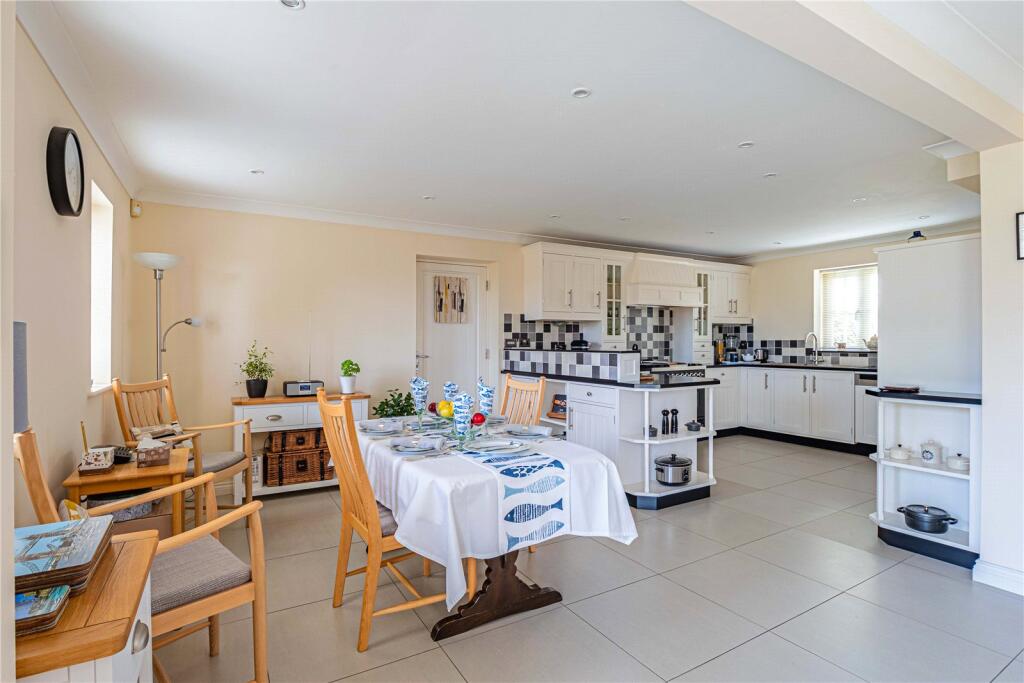 Hazeldene, Northall, Buckinghamshire, LU6 photo 2