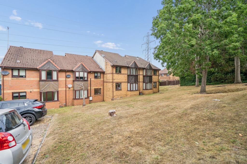 Apartment in Watford - View 4