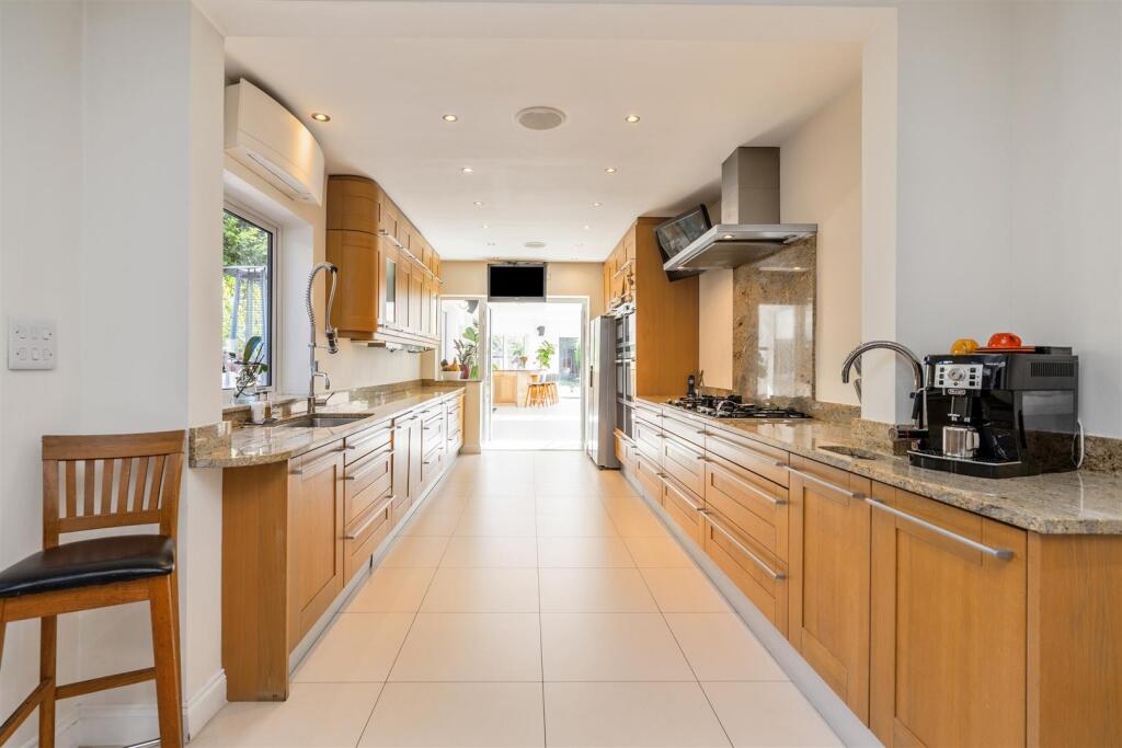 Alderbrook Road, Solihull, B91 photo 4