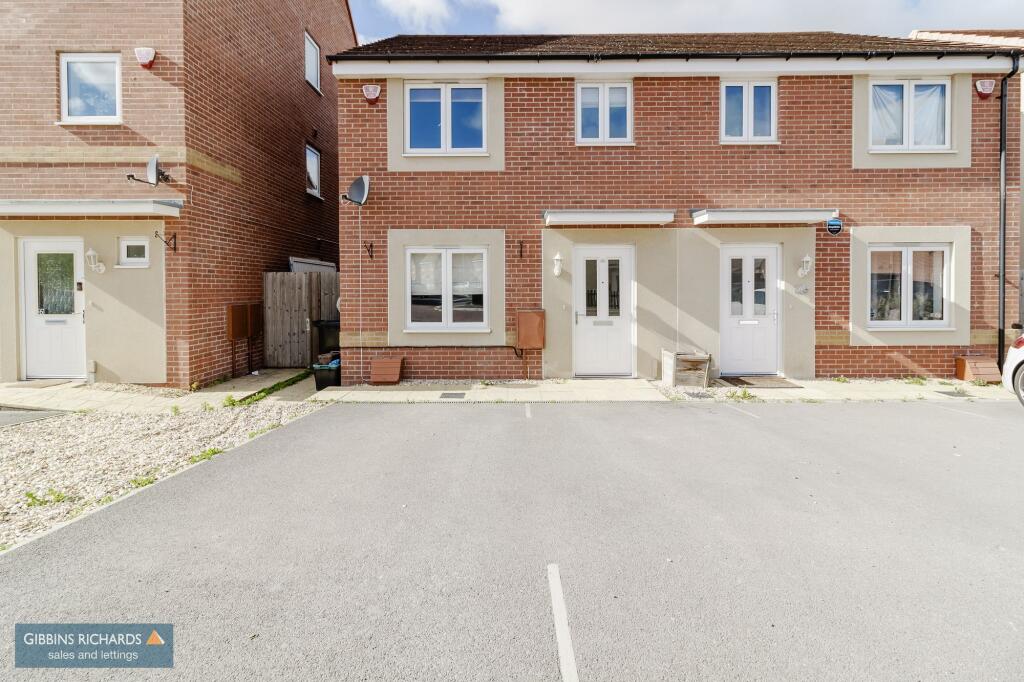3-bed semi-detached on Westminster Way, Bridgwater, TA6, £250,000