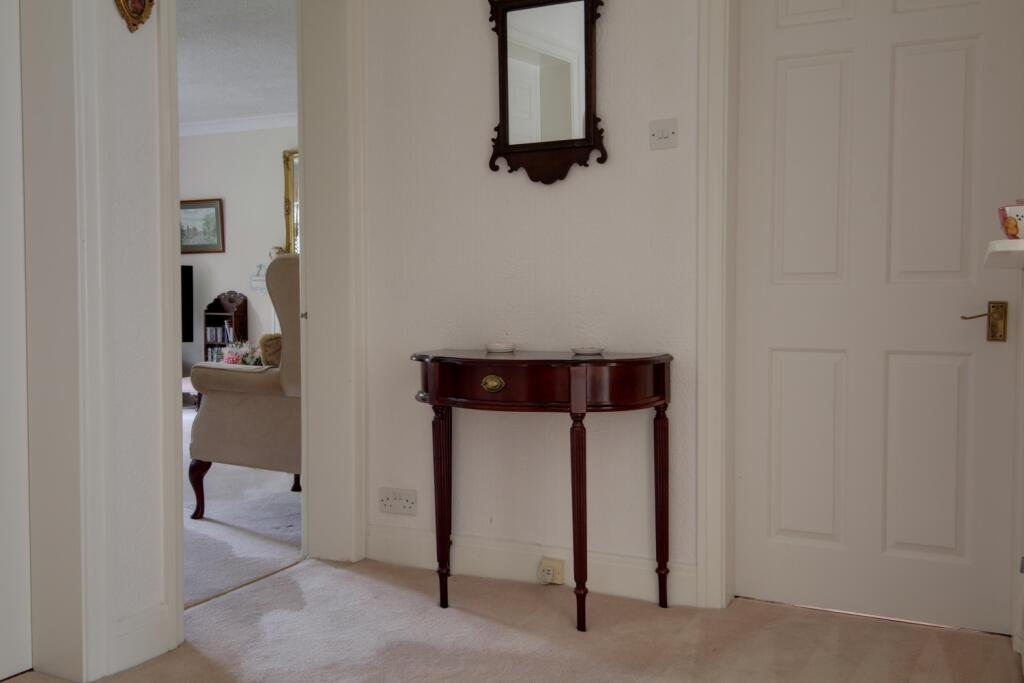 Apartment in Leeds, Weetwood - View 5