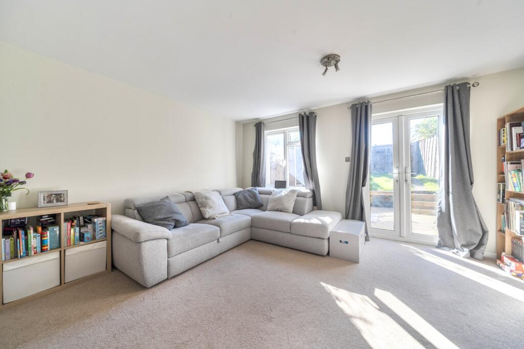 Fitzjohn Close, Guildford, Surrey, GU4 photo 3