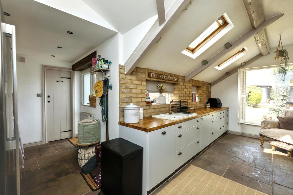 House in Doncaster, Hatfield - View 3