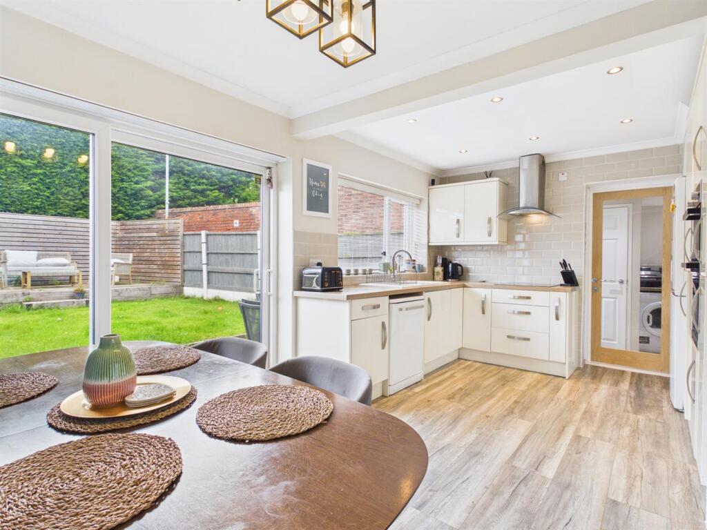Station Road, Hagley, Stourbridge photo 2