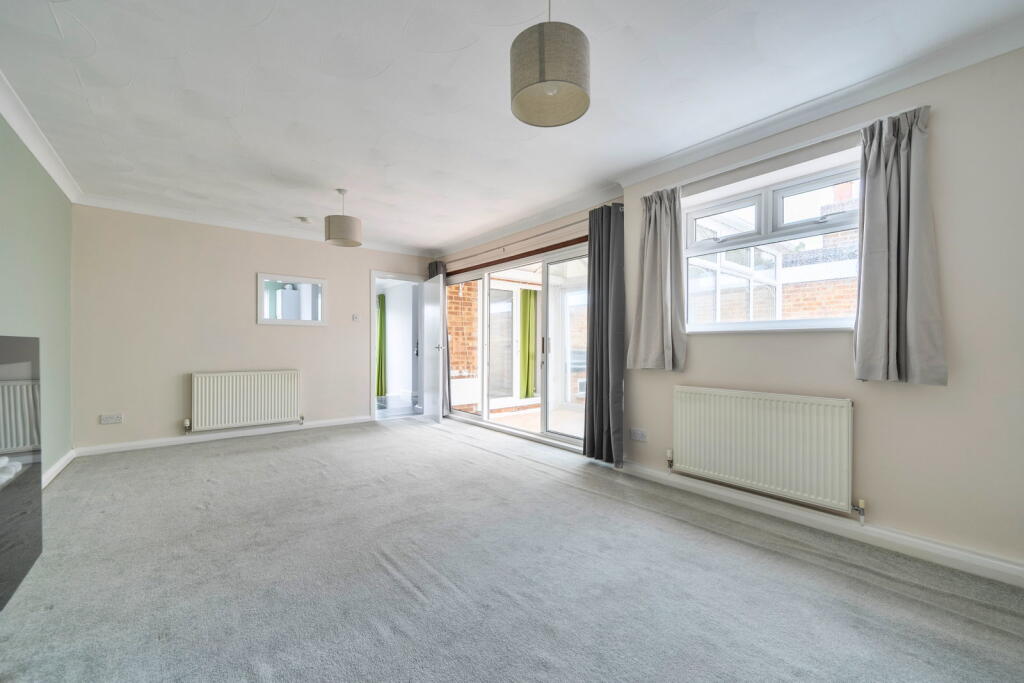 House in Gillingham, Medway - View 6