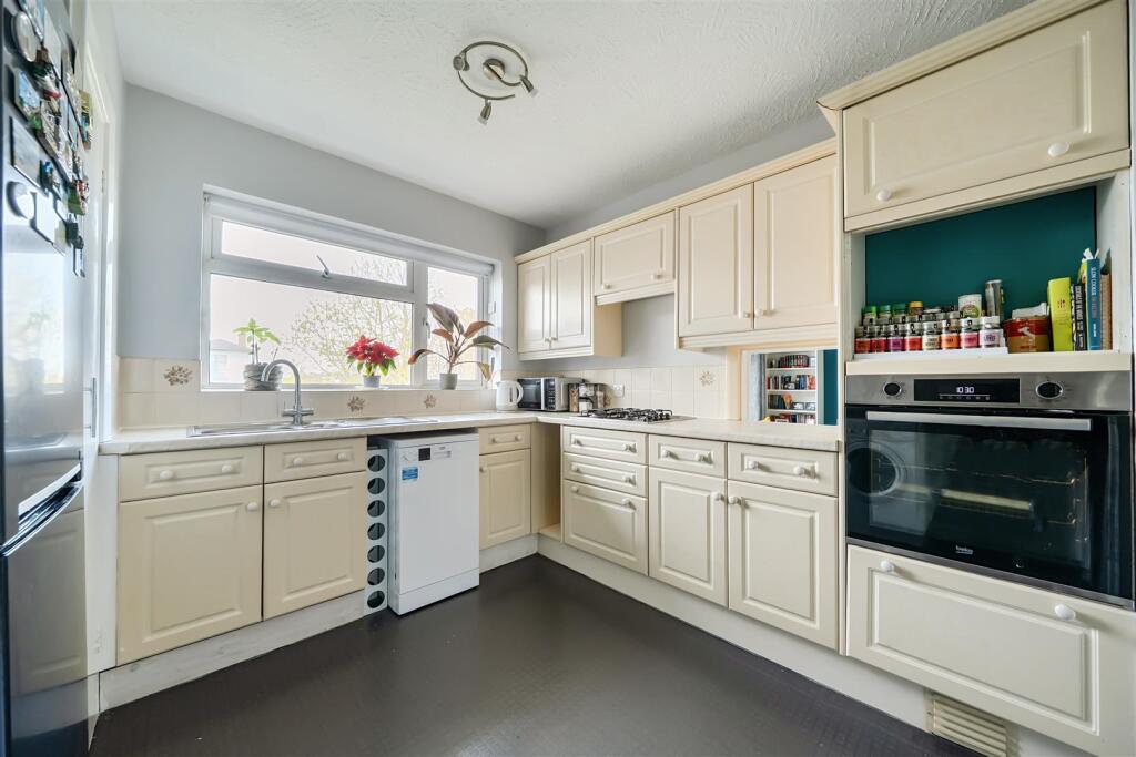 Apartment in London, Royal Borough of Kingston upon Thames - View 3